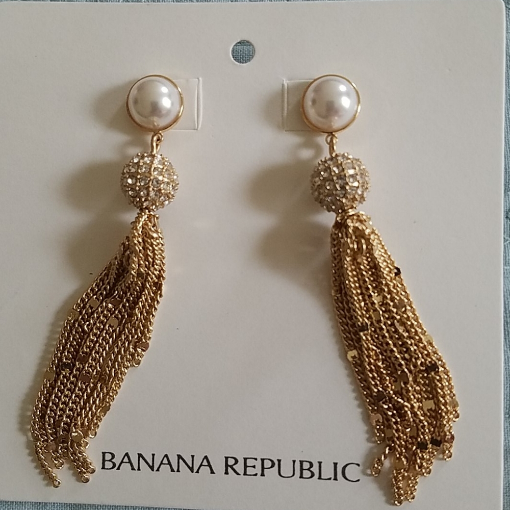 Last call! NWT Banana Republic earrings